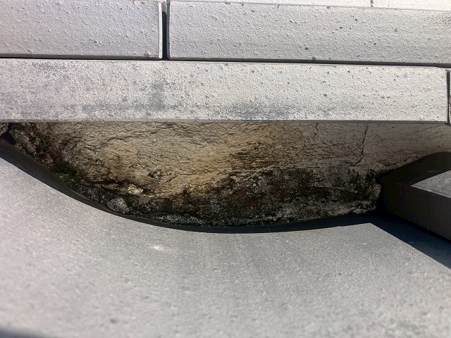 鍵の生えた漆喰